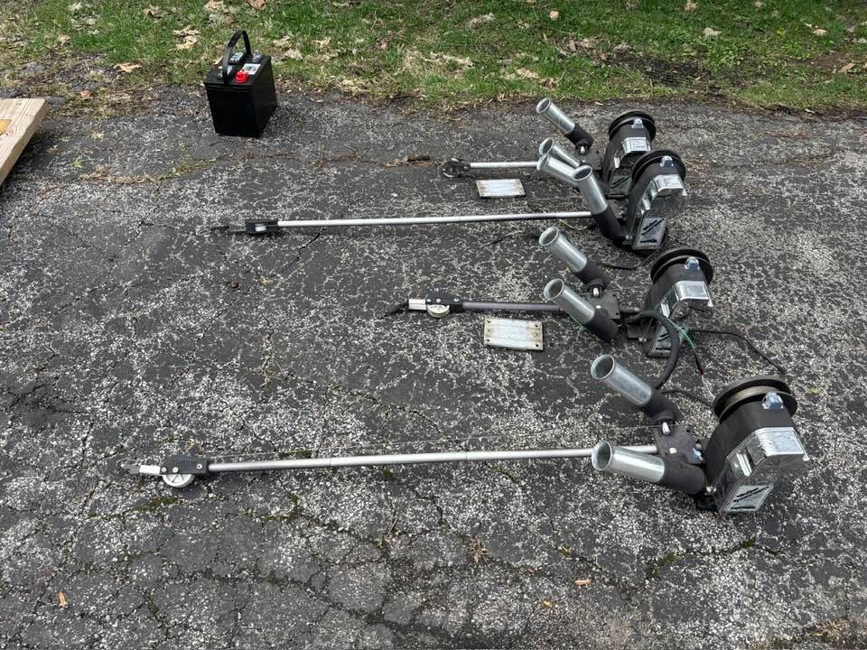 (4) Walker Electric Downriggers w/ Extension rods