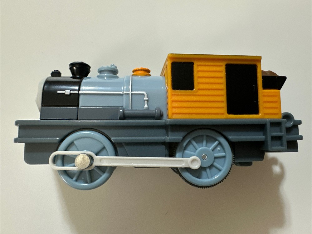 MATTEL THOMAS THE TRAIN ENGINE 2009 BASH No T4195, MOTORIZED,