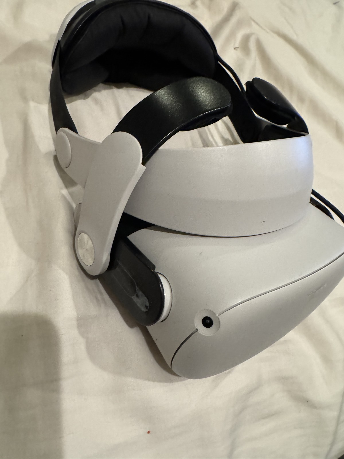 Oculus VR Headset with Controllers - Excellent Condition