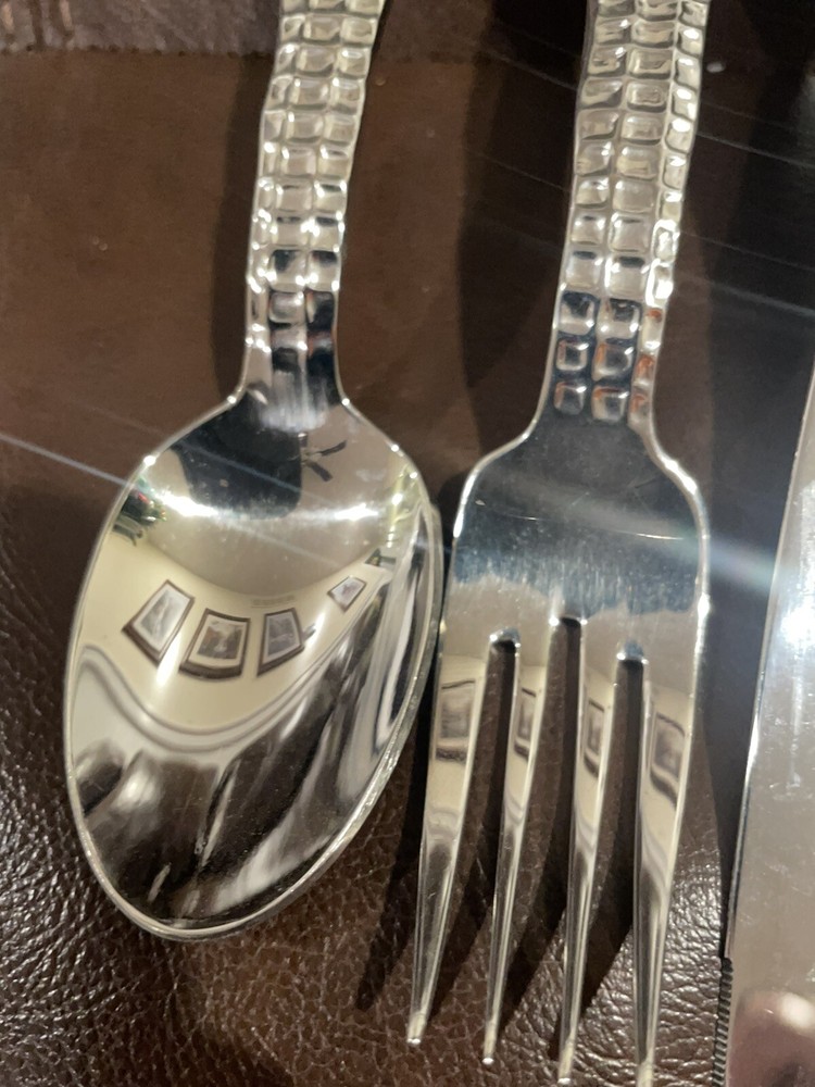 Michael Wainwright Manhattan 5 Piece Place Setting Flatware Store Display