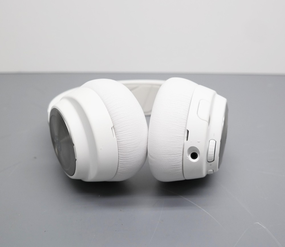 SteelSeries Arctis Nova Pro 61524 Wireless Multi Gaming Headset - White