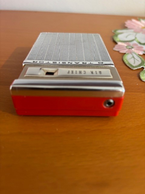 VINTAGE OLD AIR CHIEF SHIRT POCKET TRANSISTOR RADIO, Model 4C53 - Immaculate