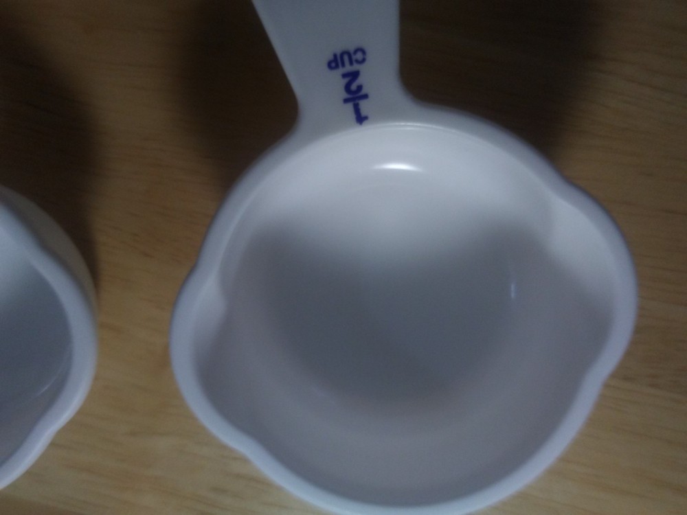 Tupperware curved handled measuring cups ergo