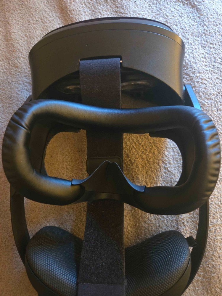 HTC Vive Focus Vision Wired Bundle, XR Headset DisplayPort PC VR Streaming