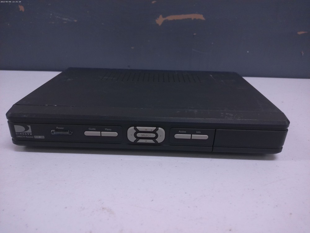 Vintage DIRECTV D10-300 Digital Satellite Receiver.