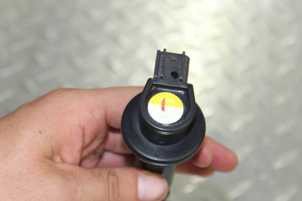 2011 TRIUMPH SPEED TRIPLE IGNITION COIL SPARK PLUG CAP