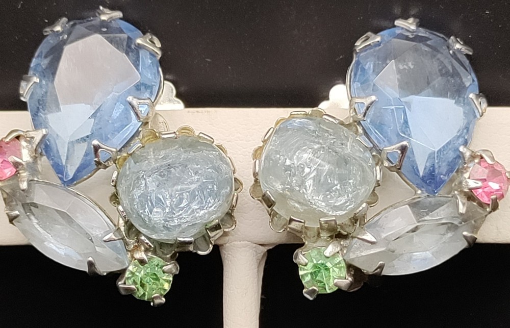 STUNNING Pie Crust Setting BLUES Rhinestone Earrings