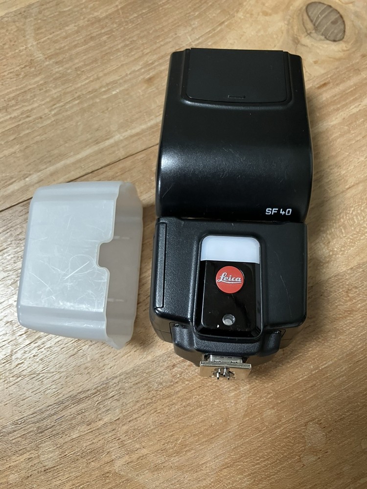 Leica SF 40 Flash Unit (14624) – Excellent Condition with Factory Diffuser