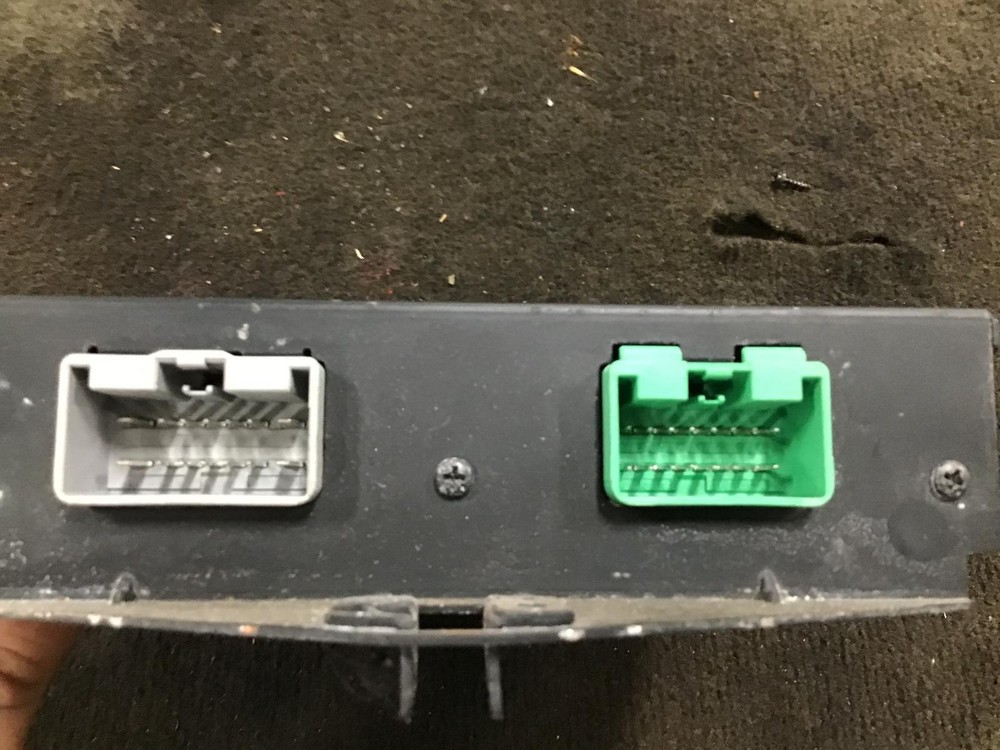 06 DODGE VIPER A/V AMPLIFIER