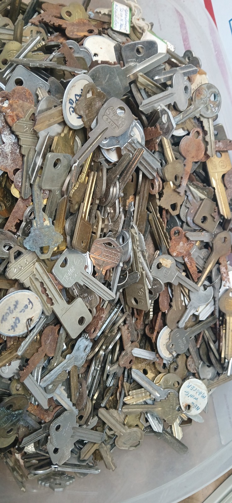 Large Lot 100 Miscellaneous Vintage Keys Padlocks Drawers Doors RANDOM 100 KEYS