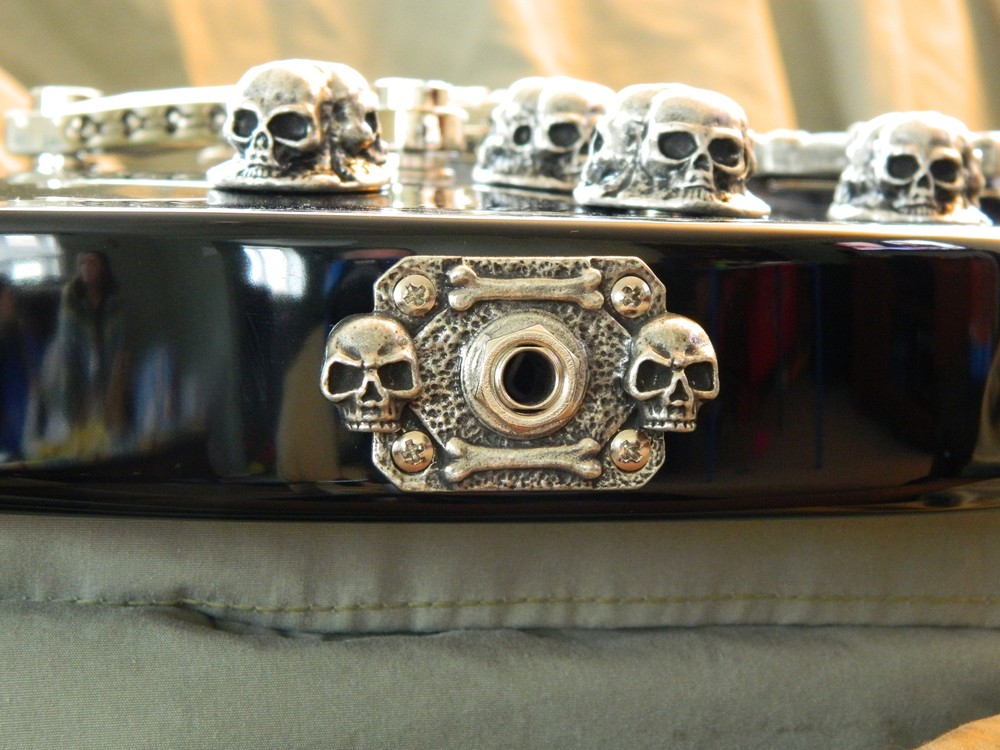 2 SKULL GUITAR KNOBS - HAND MADE SOLID METAL SPEED KNOBS 3 SKULLS PER KNOB