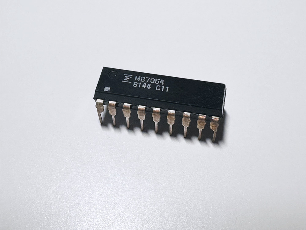 2PCS MB7054 Fujitsu 4096 Bit PROM 1Kx4 Programmable Read Only Memory IC DIP-18