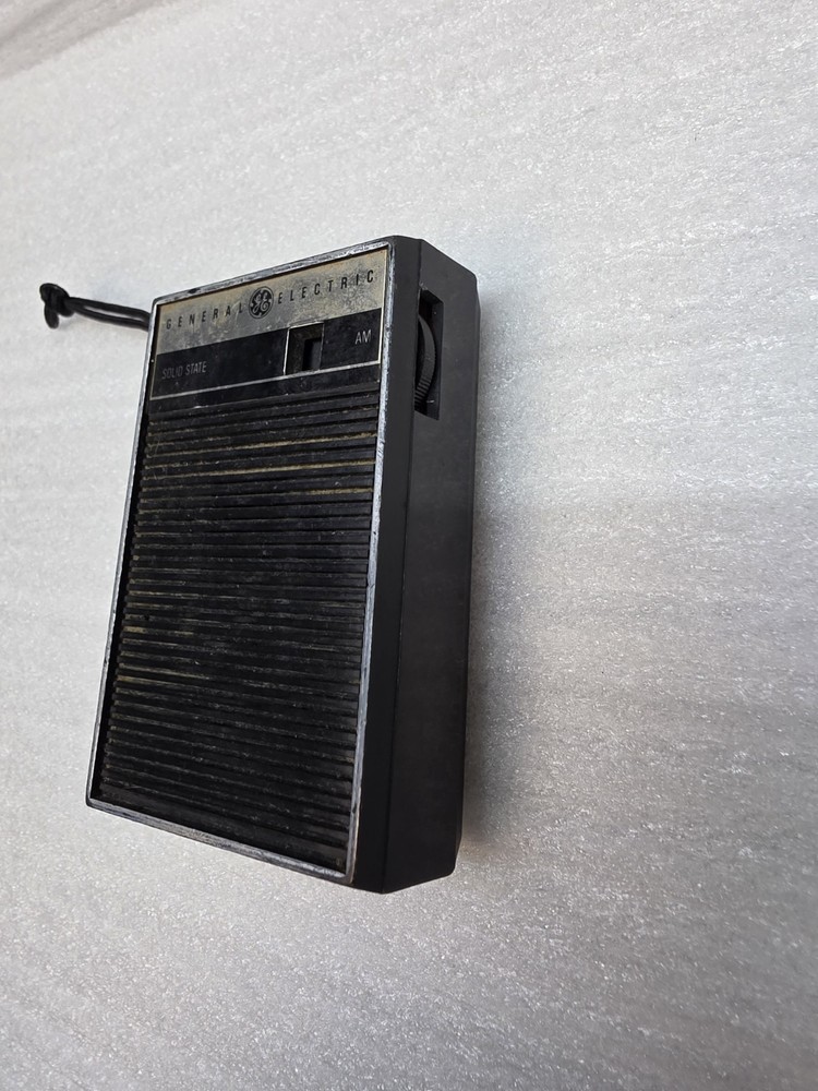 General Electric Solid State Black AM Radio