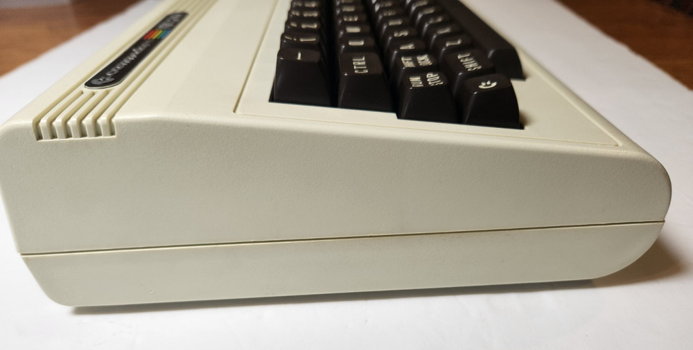 Vintage Commodore Vic 20 Computer Tested Powers New Capacitors