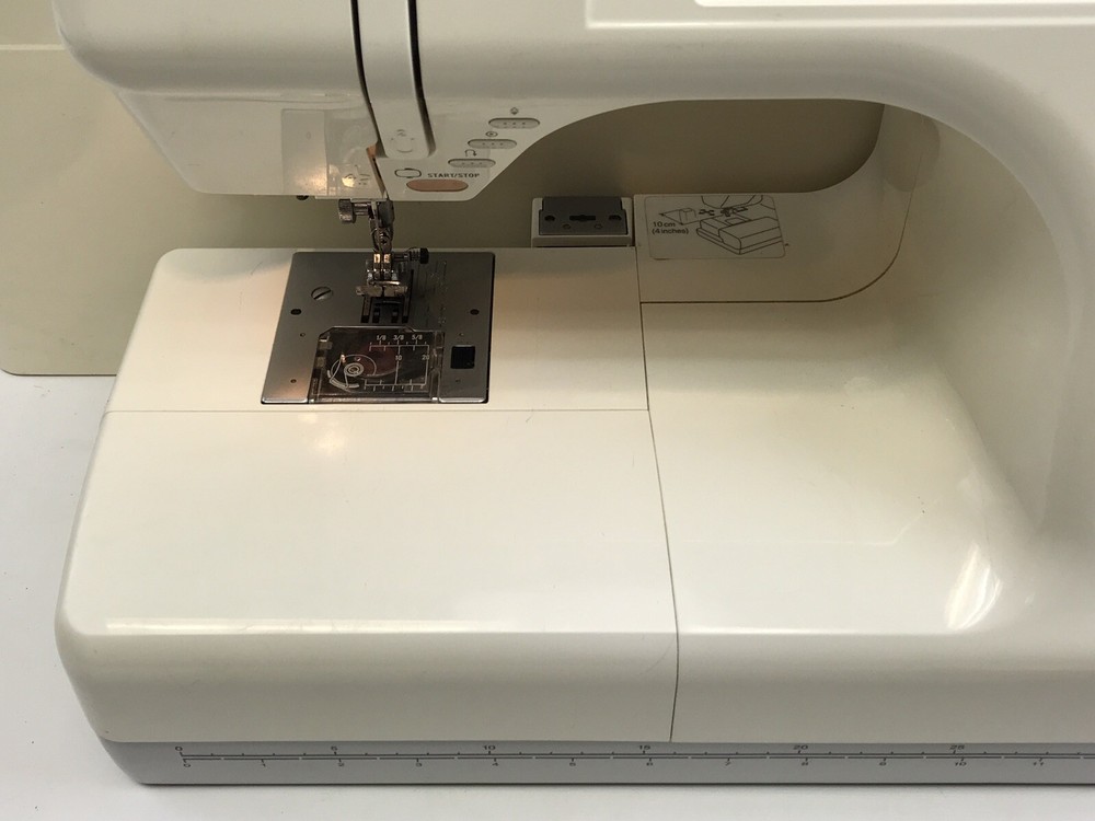 Janome Memory Craft 5000 Computerized Sewing & Embroidery Machine w/ Accessories