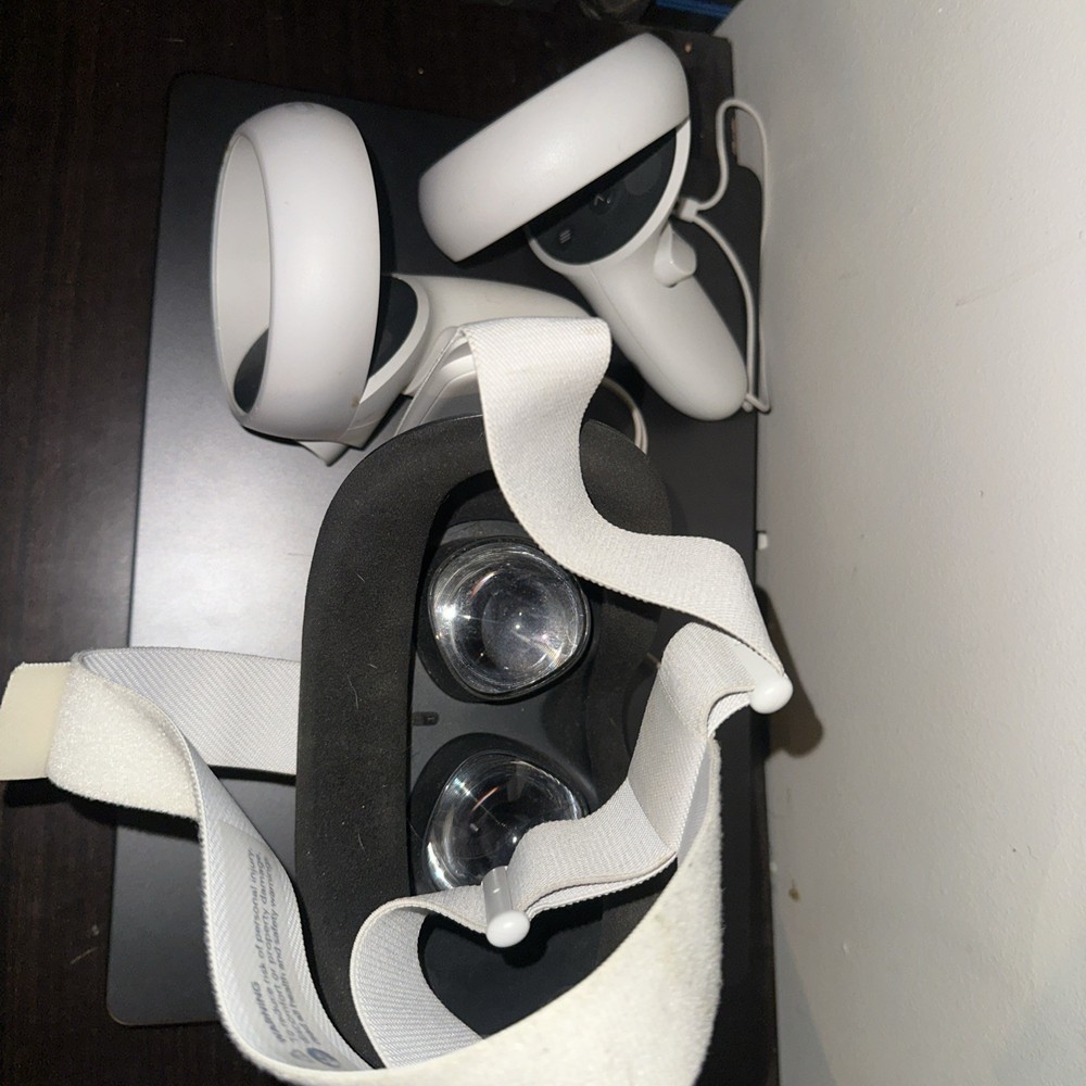 Meta Quest 2 VR Headset