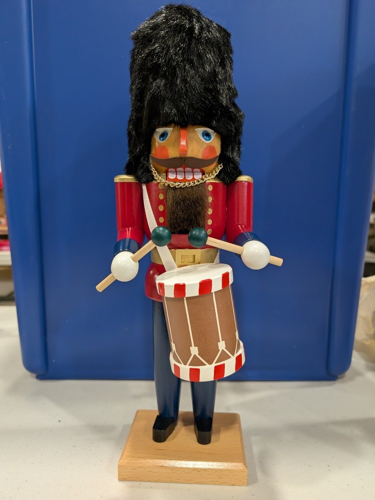 NOS Seiffener Nussknackerhaus Guard Nutcracker 16” Germany w/Box
