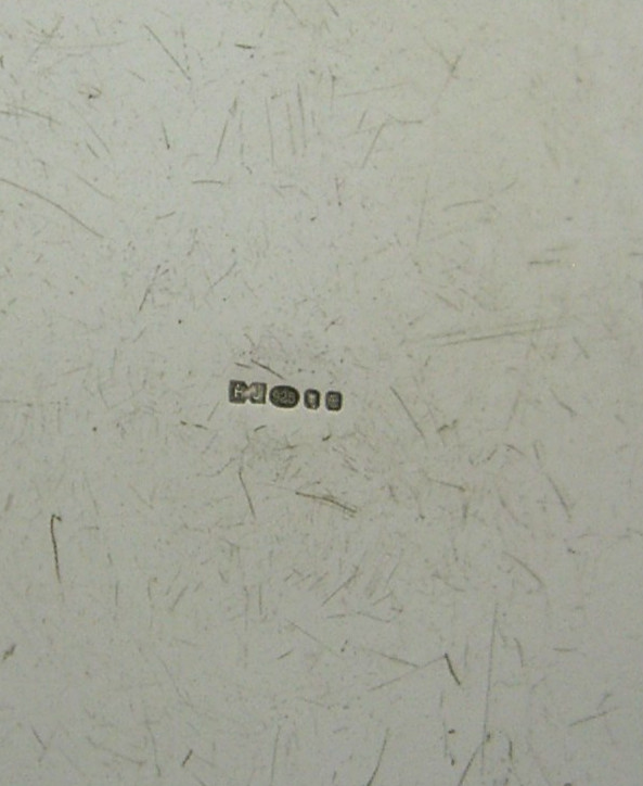 MINT QUALITY ENGLISH SOLID STERLING SILVER BOX 2004 2.25inch