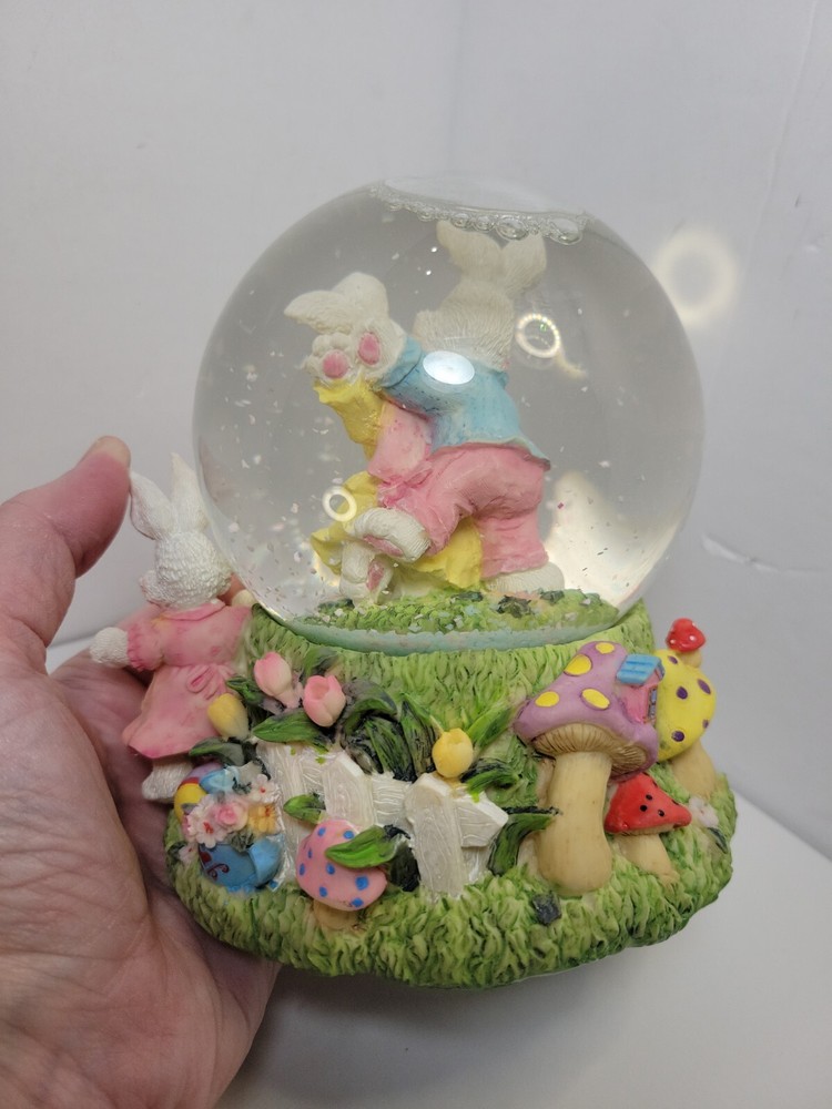 Easter Bunny Snow Globe Plays "Easter Parade" Works Great EUC Very Cute