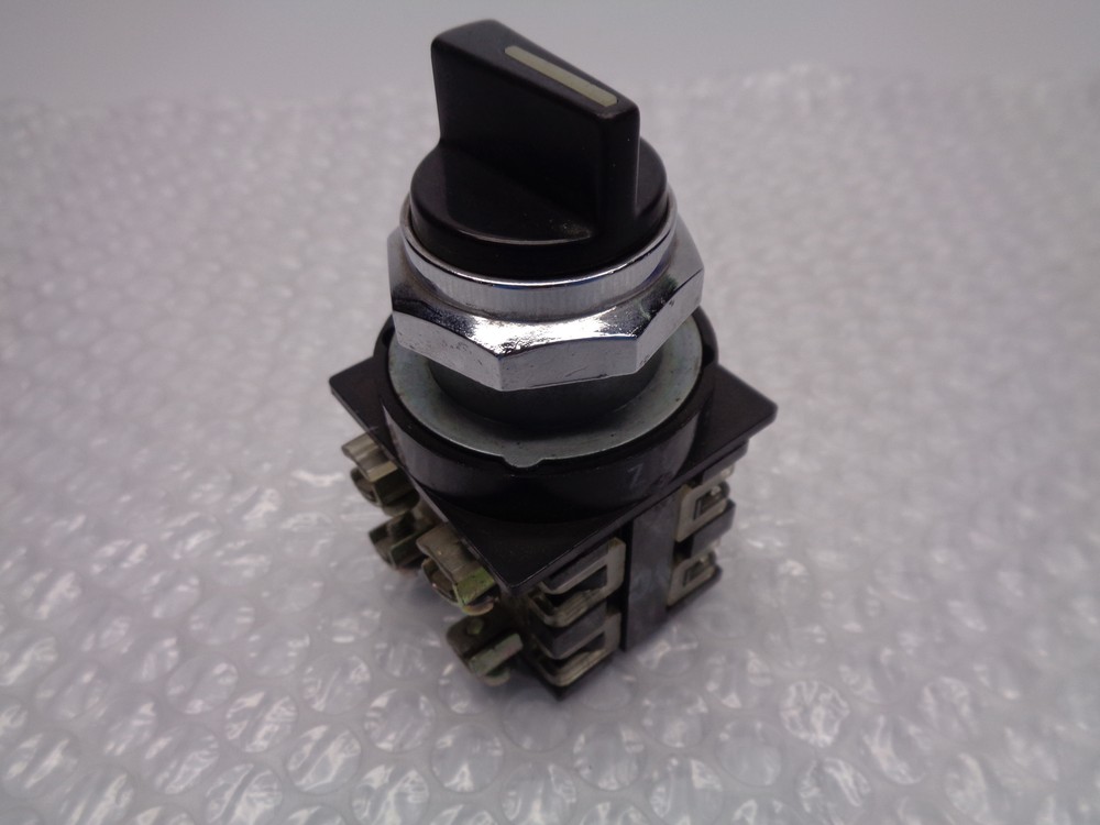 INDUSTRIAL SPARE ZC49 SELECTOR SWITCH NSNP
