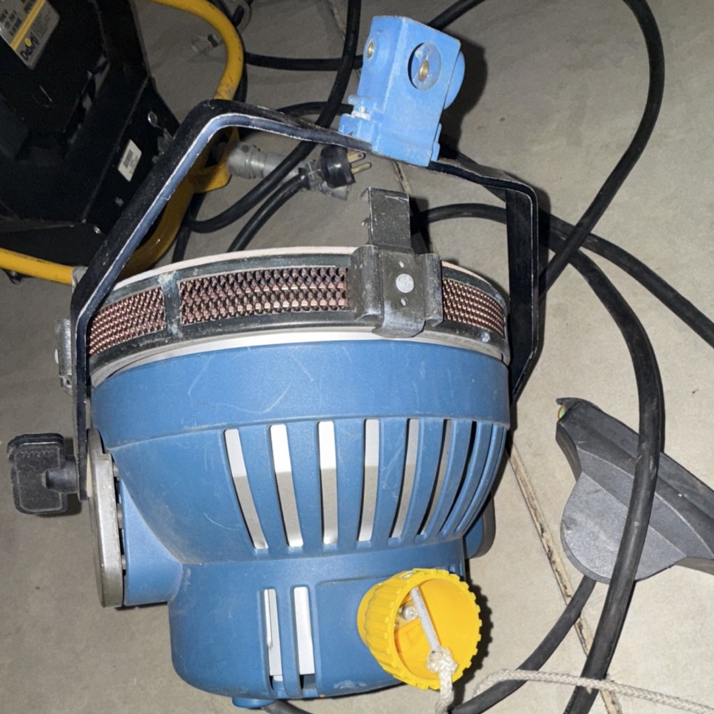 ARRI Blue Tungsten Continuous Lighting with Mounting Bracket & On/Off Switch