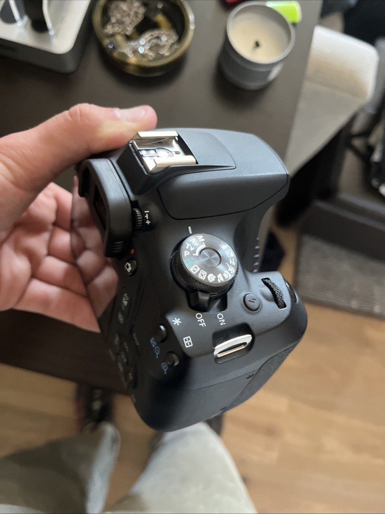 Canon EOS Rebel T7