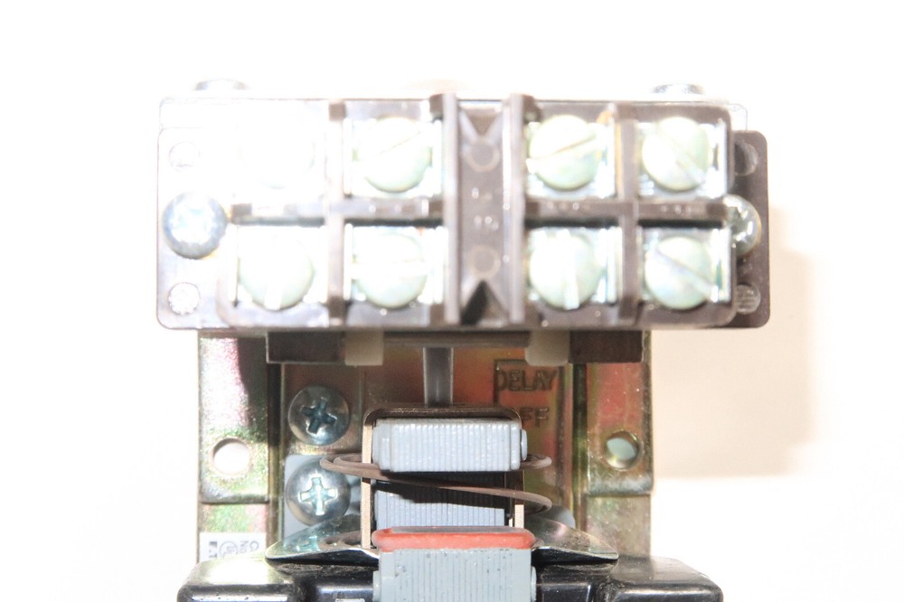 Cutler Hammer D80J Eaton Delay Timer Series A2 D80AM