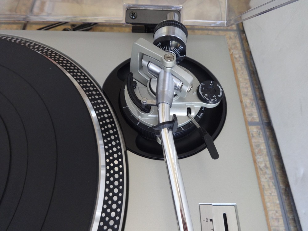TECHNICS SL-1200MK2 PROFESSIONAL DIRECT DRIVE TURNTABLE