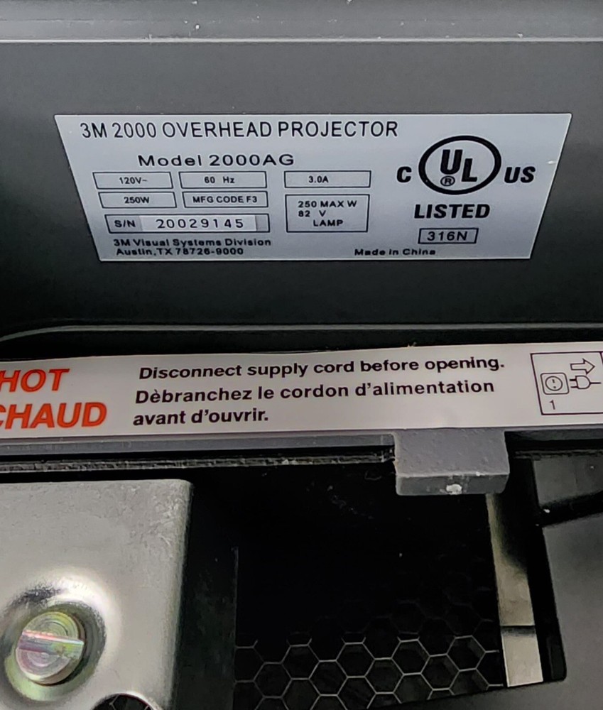 3M Visual Systems 2000 AG Portable Overhead Transparency Projector