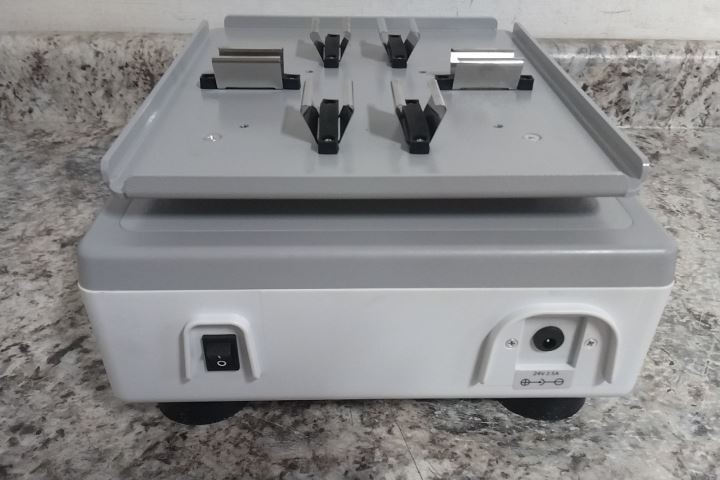 Thermo Scientific 88882006 100 to 240VAC Microplate Shaker (International Plug)