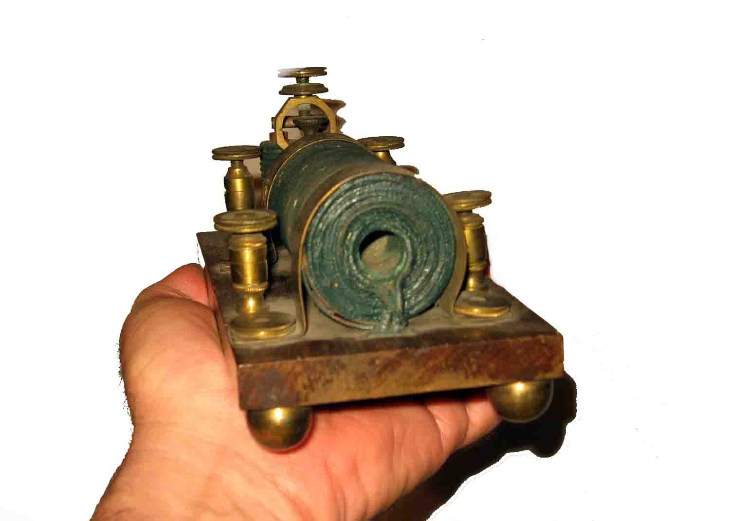 RARE c1845 DANIEL DAVIS Jr Boston QUACK MEDICAL ELECTRICAL COIL /BRASS BALL FEET