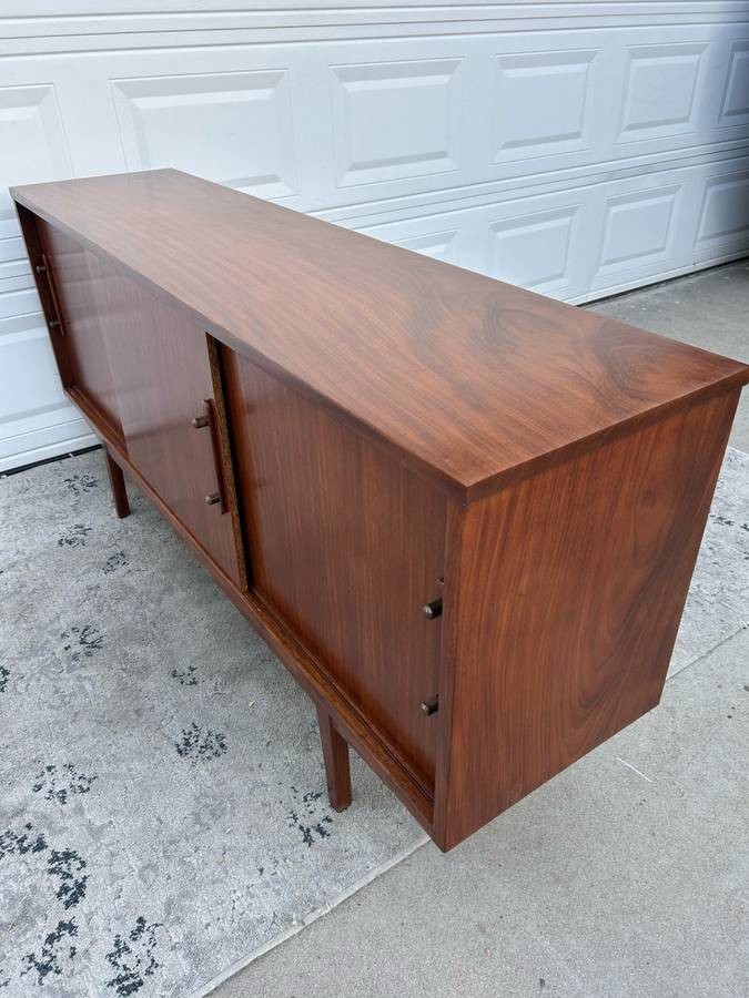 Mid Century Modern Credenza/Sideboard/Buffet