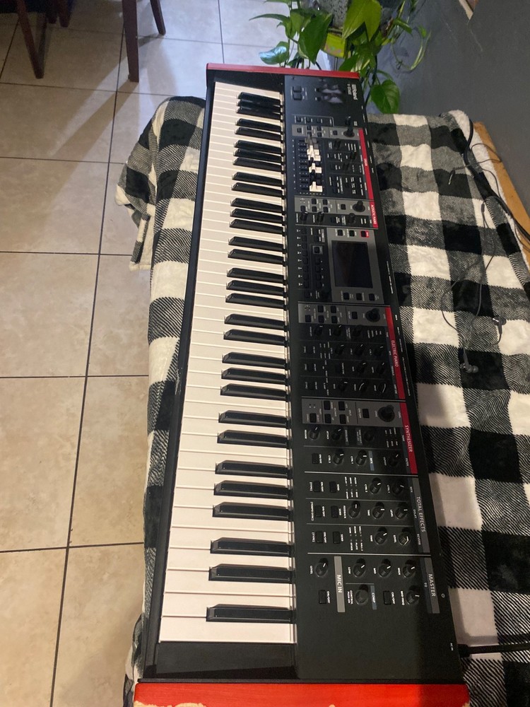 Roland V-STAGE76 76-Note Performance Keyboard (Damaged )