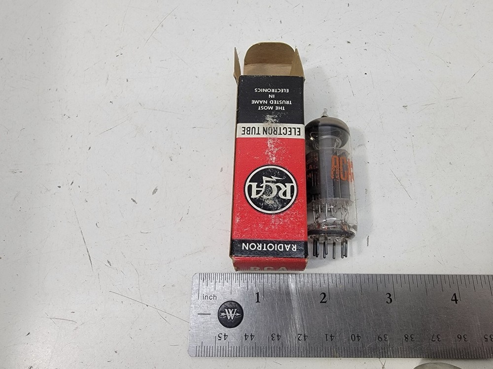 VINTAGE VACUUM ELECTRON TUBE RCA 8KA8