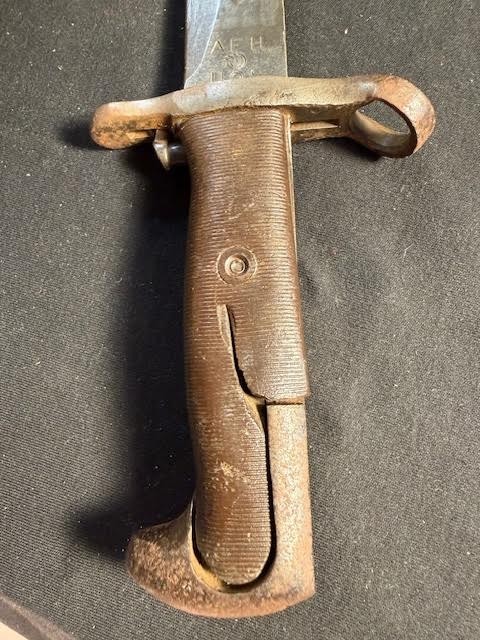 WW2 Original AFH U.S. Flaming Bomb 1943 M1 GARAND 10” BAYONET and SCABBARD