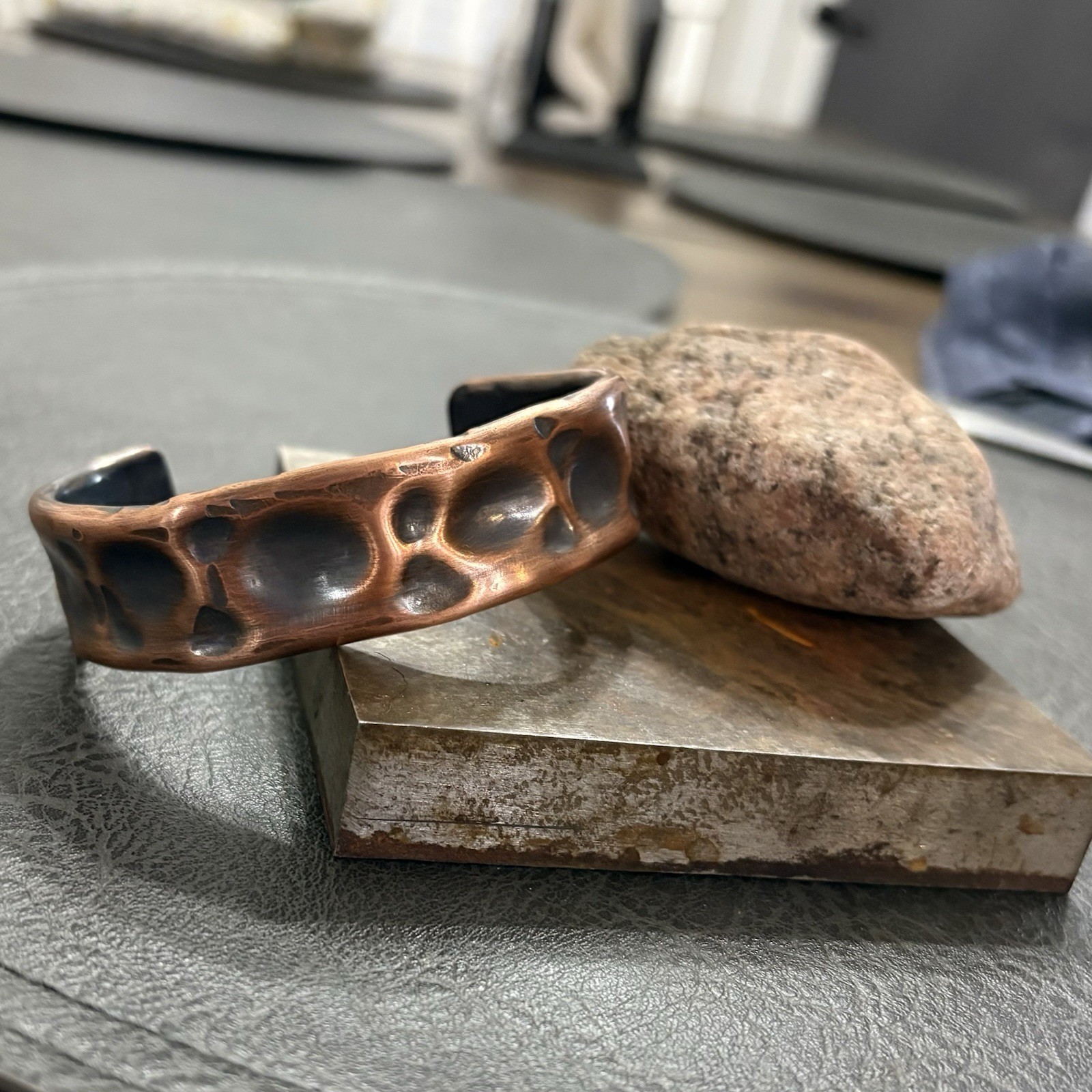 Vtg Brutalist Modernist Men’s Hammered Thick Copper Artisan Cuff Bracelet Viking