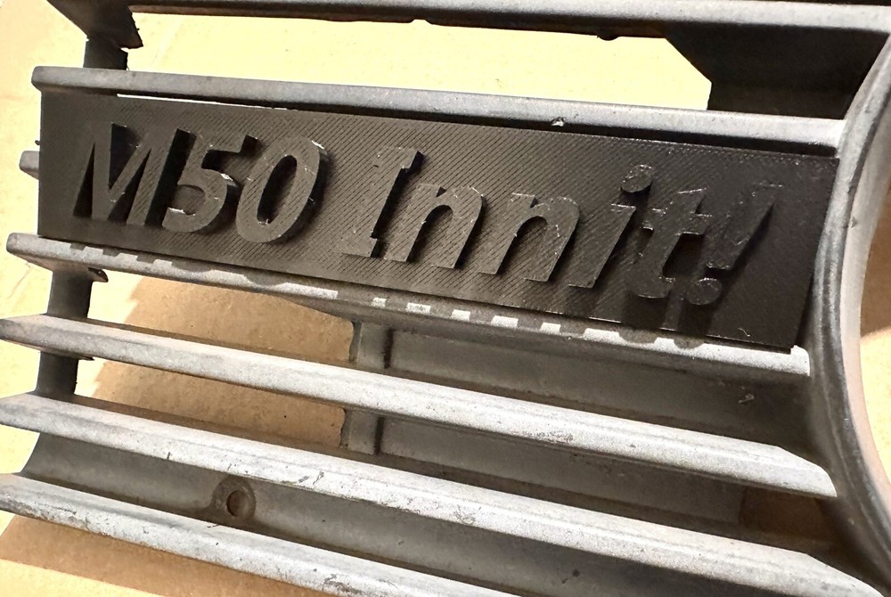 BMW E30 Grill Emblem (M50)