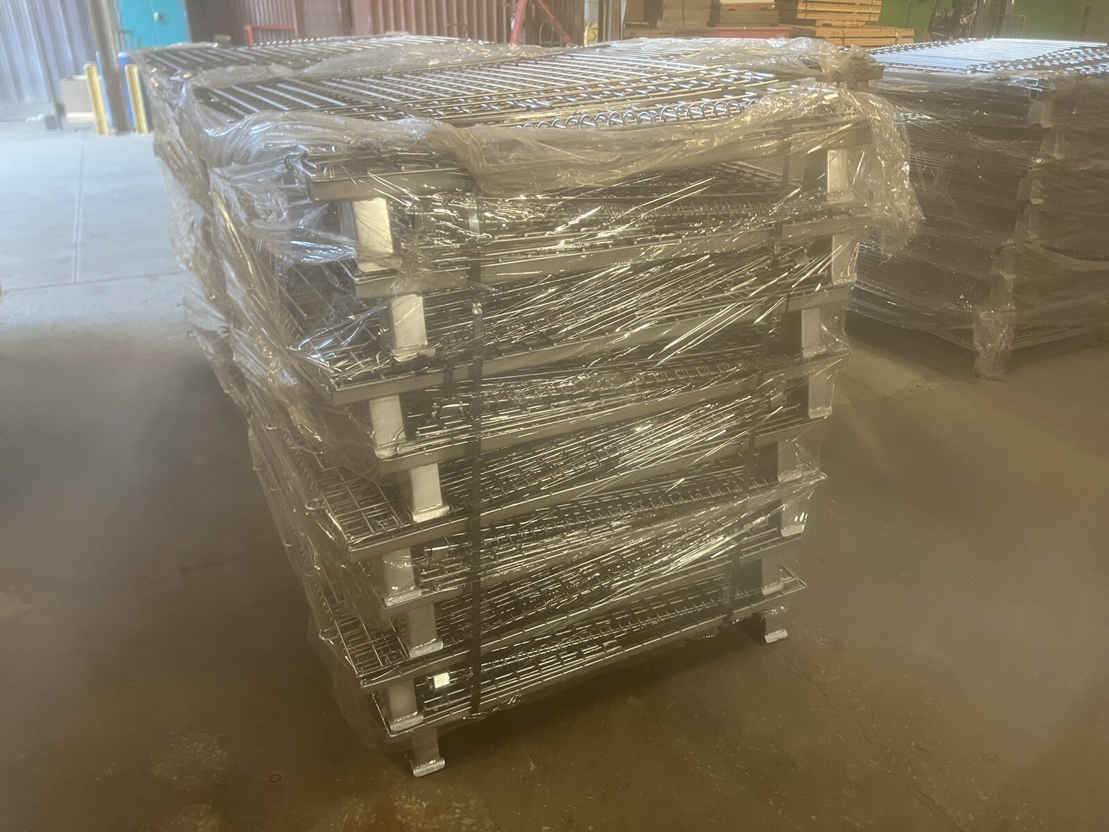 New wire basket 40”x48” x 42” tall gate on one side stackable wire basket 4000#