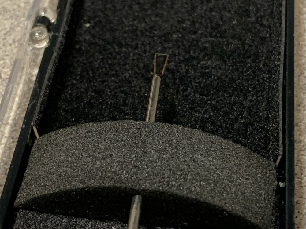 Custom-designed 10 micrometer Pt hot-wire Subminiature Probe