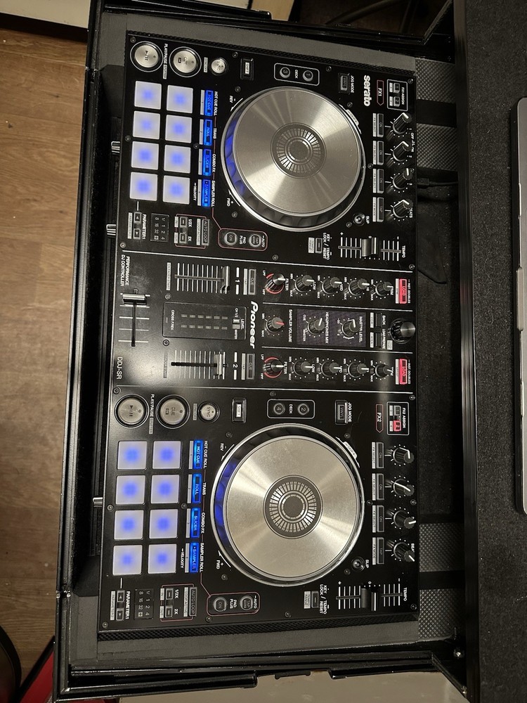 Pioneer DDJ-SR Digital DJ Controller with Case