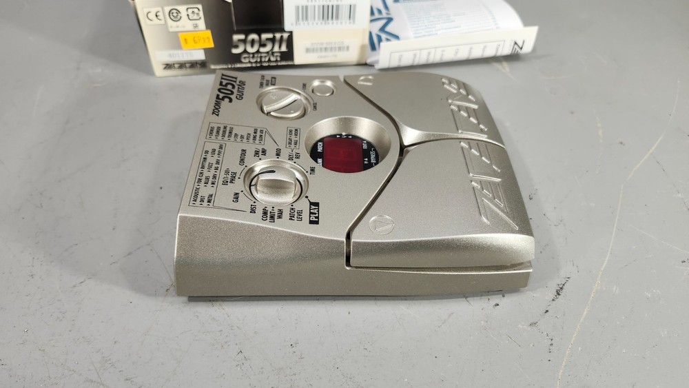 Zoom 505 II Guitar Multi Effects Processor Pedal in Box w/ Manual - Silver