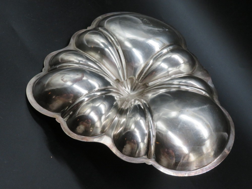 VTG EPNS Handled Silver Plate Bon-Bon Tray Shell Scallop 3 compartment 9.5"