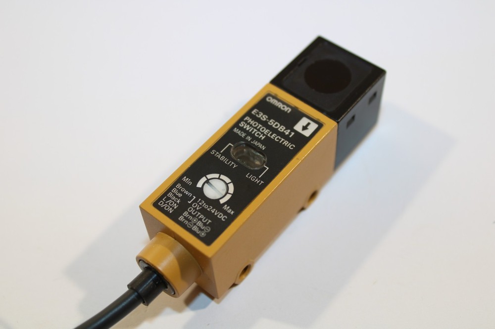 Omron E3S-5DB41 Photoelectric Switch NEW