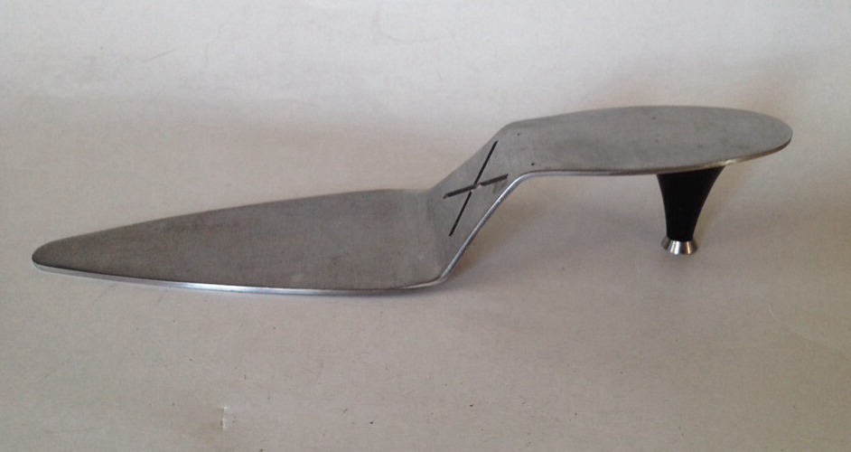 Cake Server Shapped . Sassy!