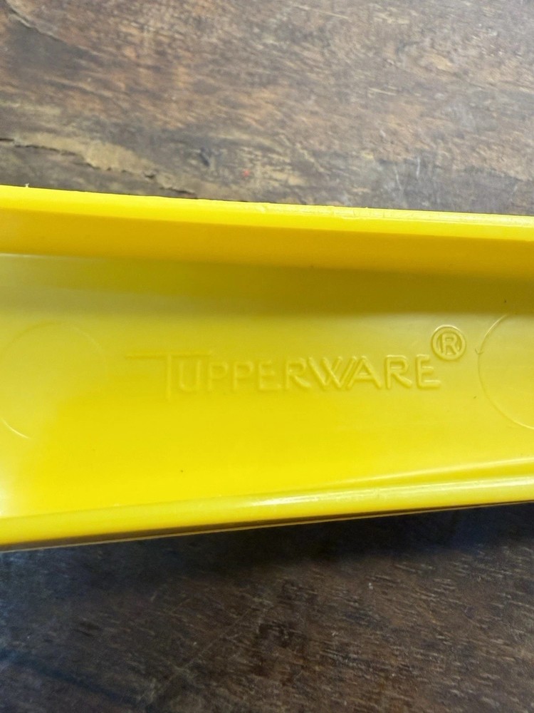 Vintage Tupperware Yellow 1 Quart Strainer Colander double spout