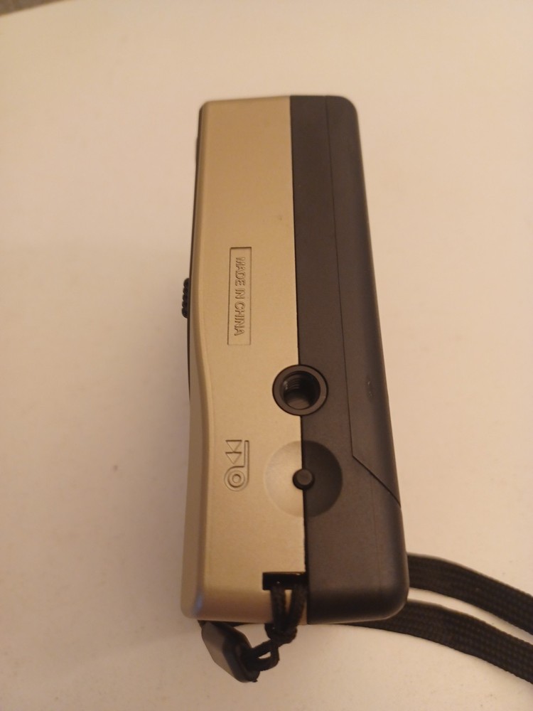 vivitar focus free pn2011 Camera Untested
