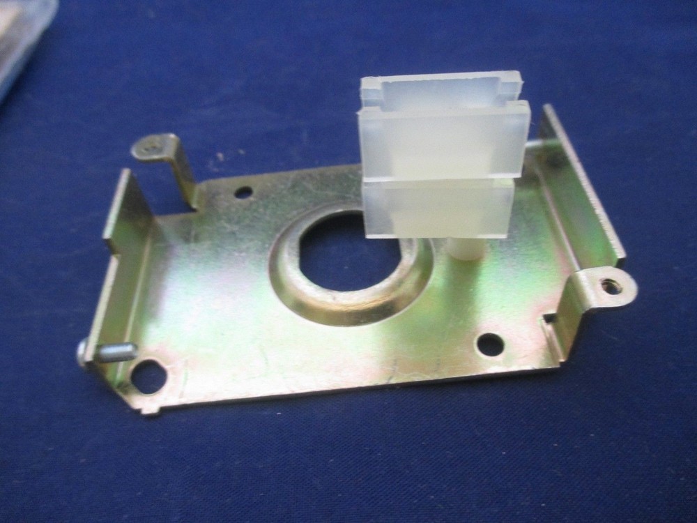 Johnson Controls TE-6001-4 Mounting Bracket new