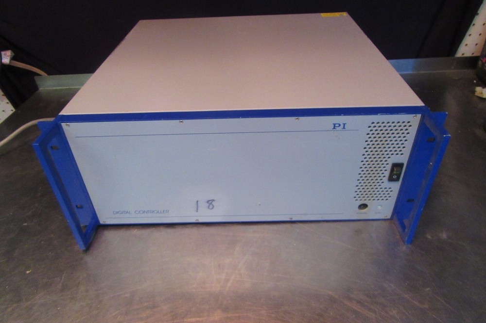 P63 PHYSIK INSTRUMENTS  PI DIGITAL PIEZO CONTROLLER C-880-00 / C880B0001