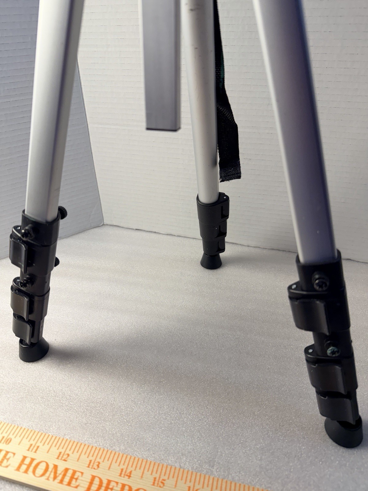 Curate Aluminum Stretch Field Easel - Silver Aluminum - 63 inch - Adjustable Art