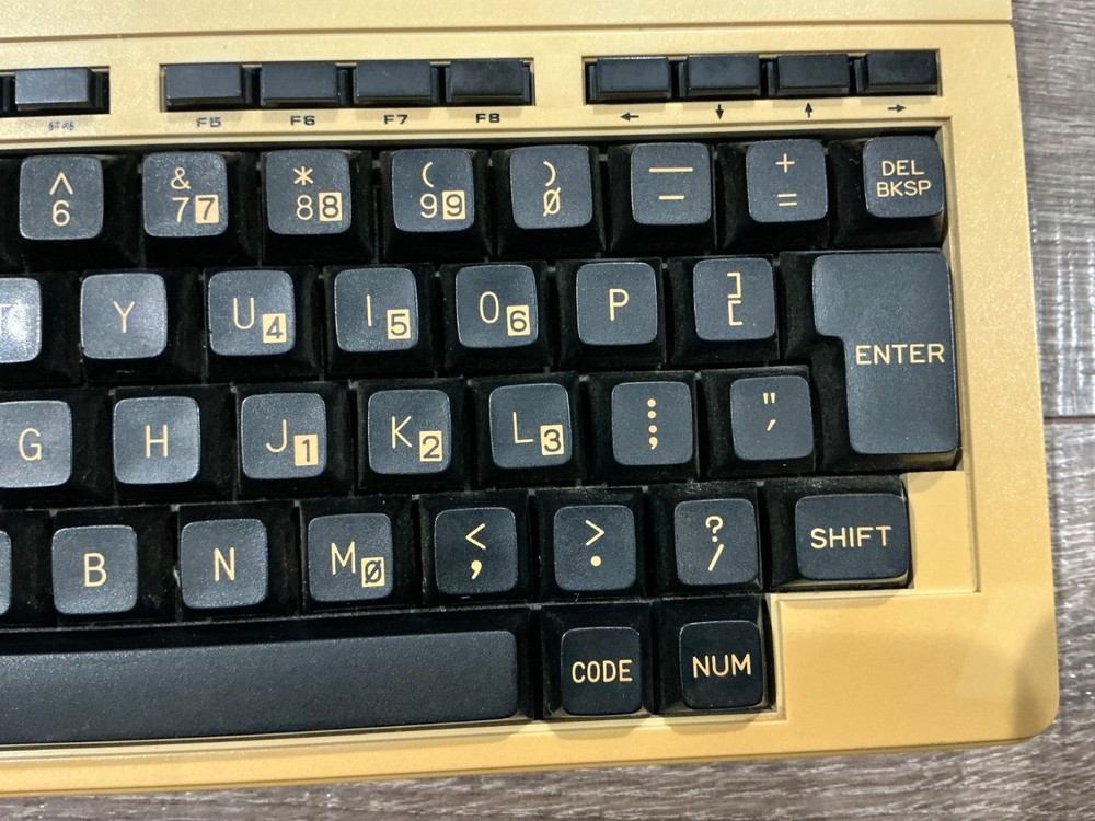 Tandy 102 Portable Computer Working **READ**